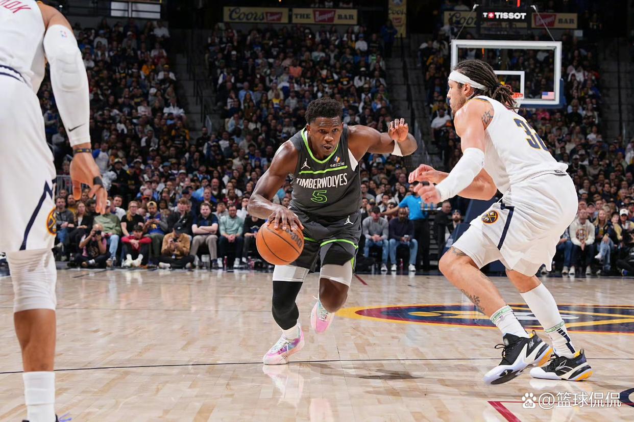 包含今夜体能课后，明尼苏达森林狼外线爆发备战NBA常规赛，质疑声仍在，赛程密集仍需轮换的词条