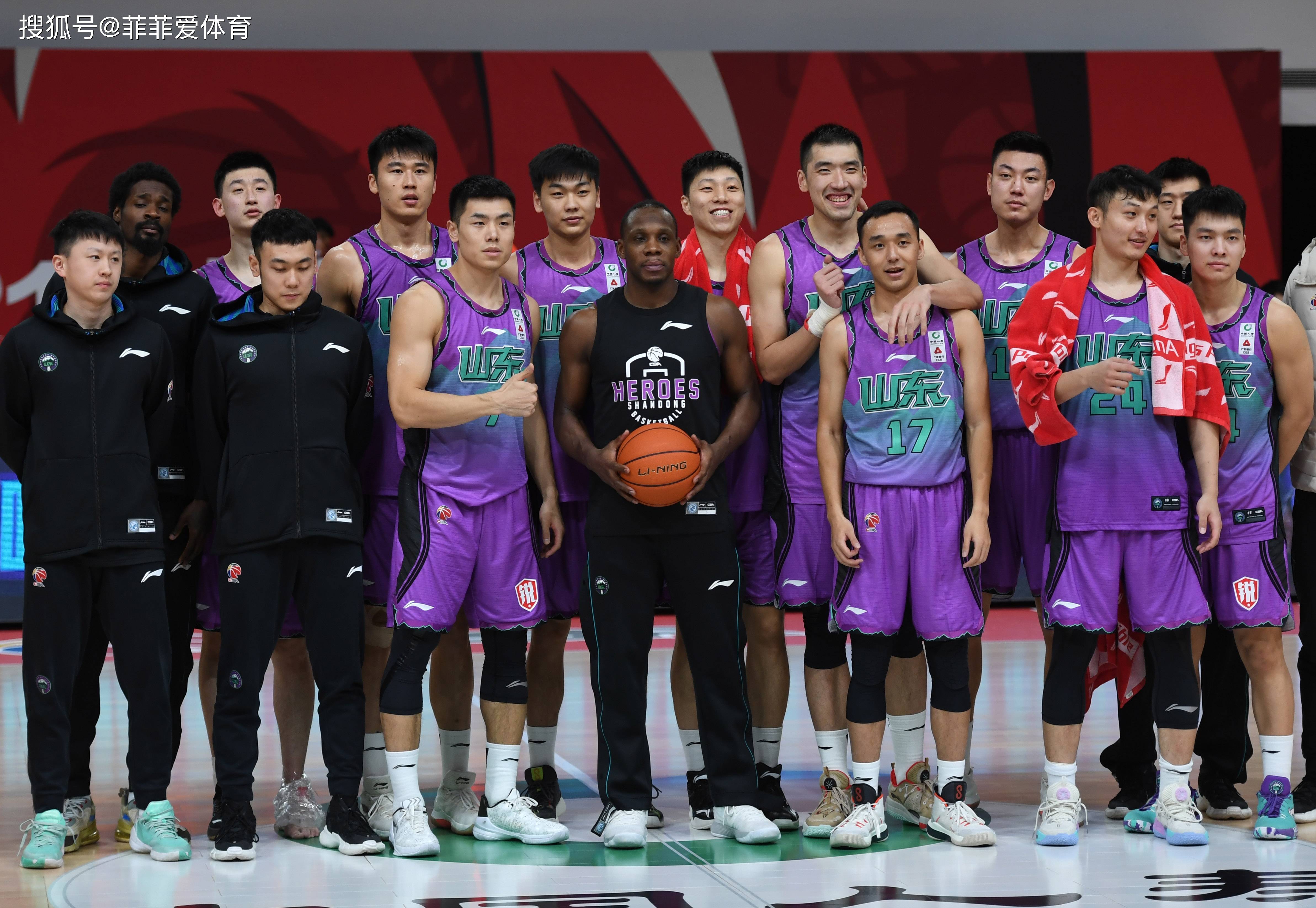 风云突变！山东男篮转会期完成体检；荷甲版图或变；管理层满意；临场指挥获称赞的简单介绍