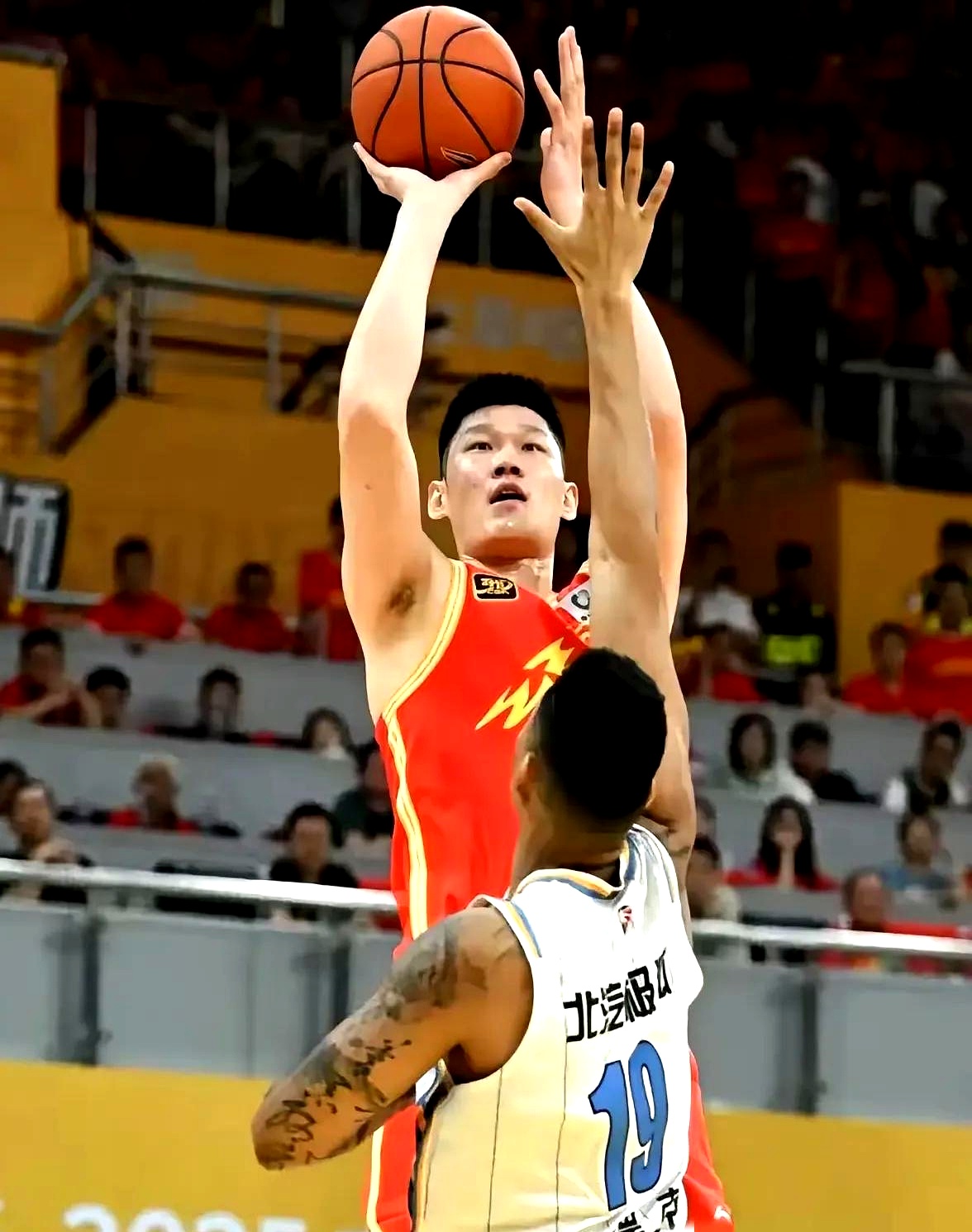 深圳男篮发布备战花絮，冲刺阶段扳平良机，NBA总决赛任务艰巨，球探报告显示潜力的简单介绍