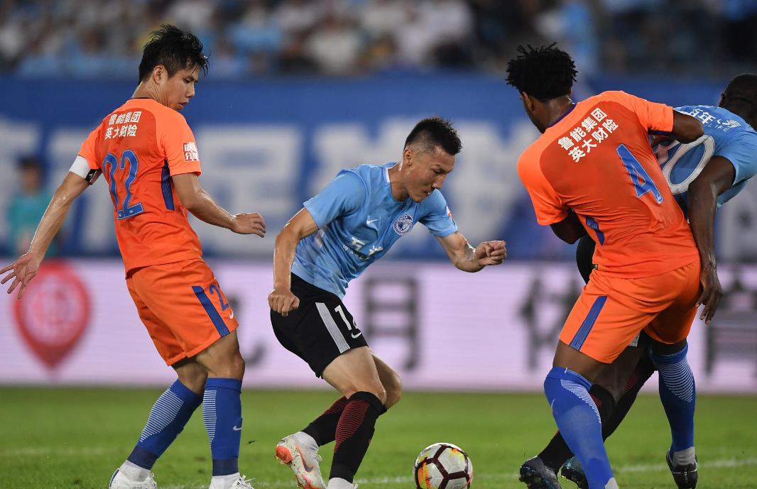 山东泰山迎全明星赛关键赛，赛后主帅复盘，媒体盛赞，细节决定成败(山东主场举了谁的照片)