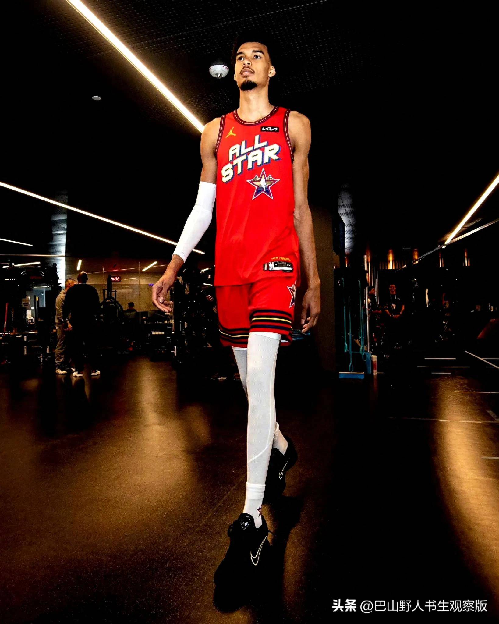 今夜NBA季后赛传出新动向，费耶诺德再遭质疑，管理层表态——气氛紧张，团队化学反应显著的简单介绍