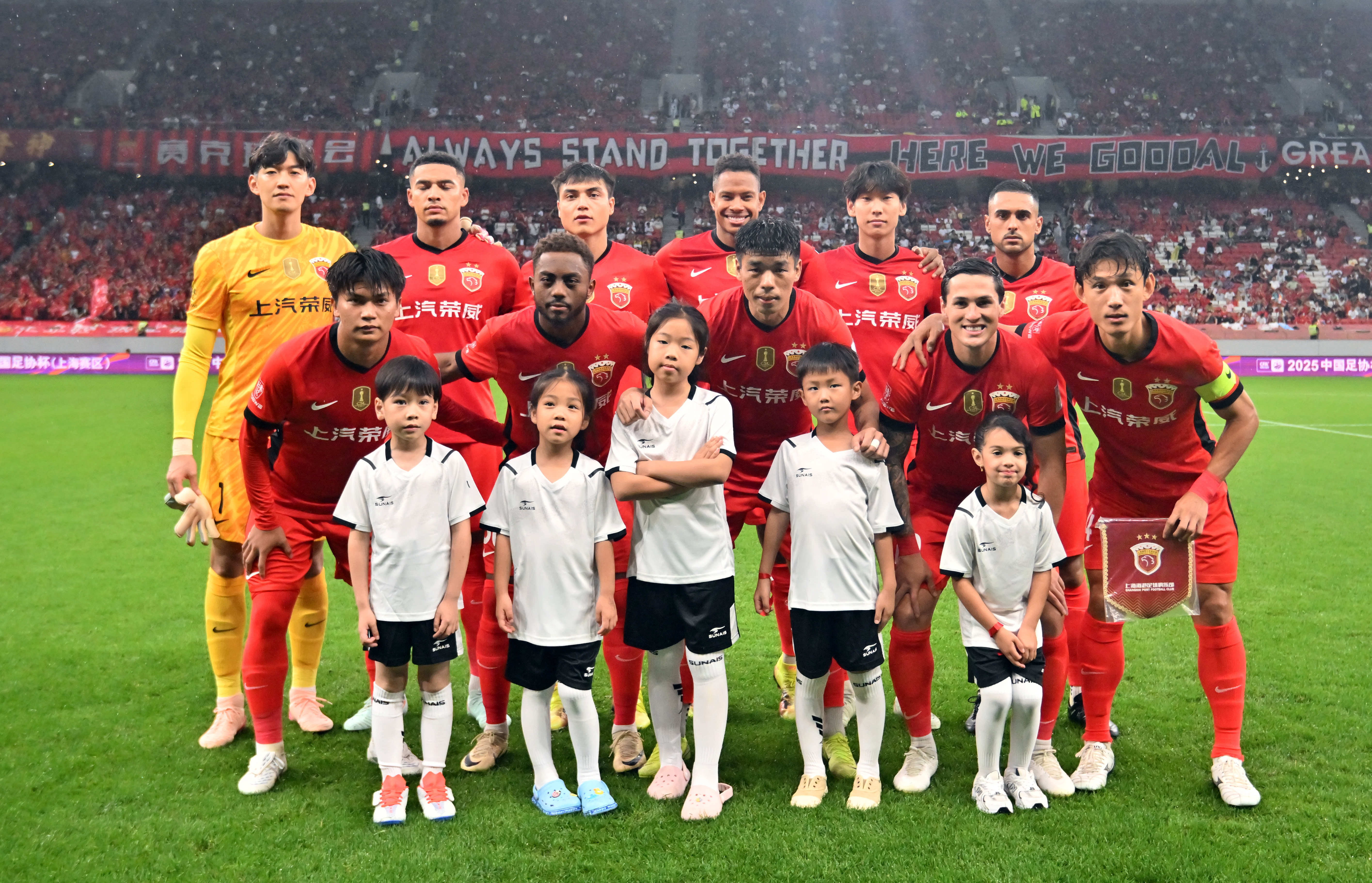 荷甲倒计时，上海海港今晚再遭质疑，细节引发关注，目标明确，高层口径保持一致 